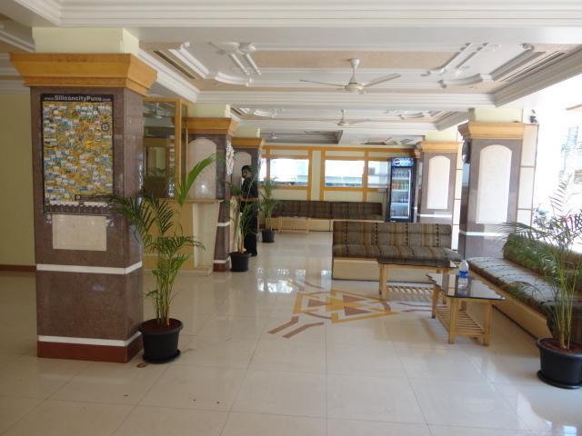 ホテルOm Sai Palace プネ エクステリア 写真